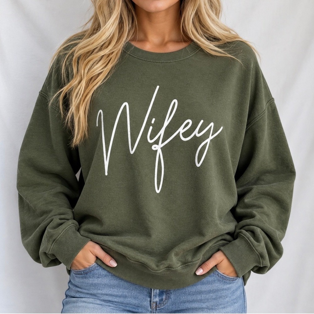 Gildan Wifey Sweatshirt Size Large Green Good Graphic Crewneck Pullover